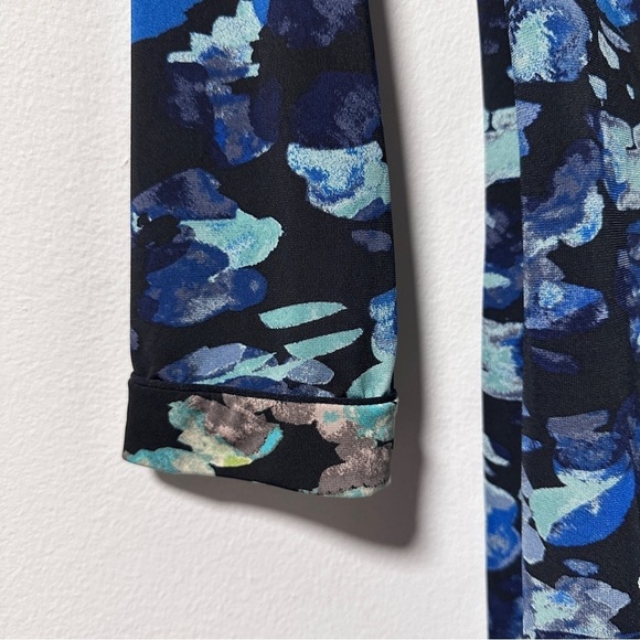 BCBGmaxazria Adele Navy Blue Floral Multicolor Wrap Dress Deep V-Neck Size Small - Picture 7 of 15